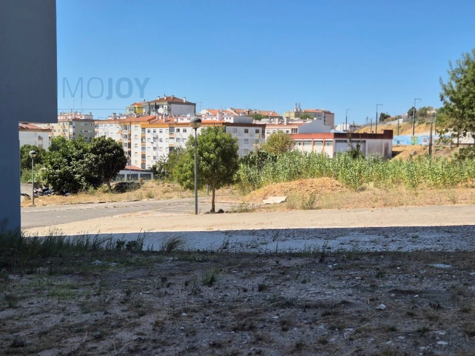 Terreno para Venda em Falagueira-Venda Nova Foto 3