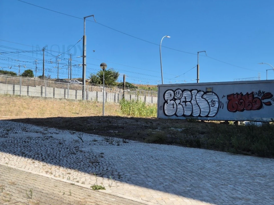 Terreno para Venda em Falagueira-Venda Nova Foto 8
