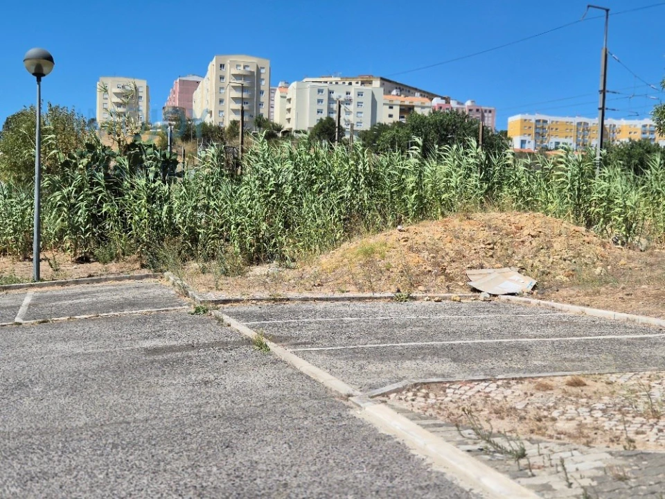 Terreno para Venda em Falagueira-Venda Nova Foto 1