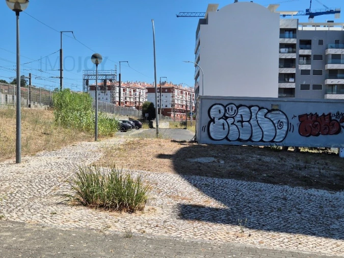 Terreno para Venda em Falagueira-Venda Nova Foto 4