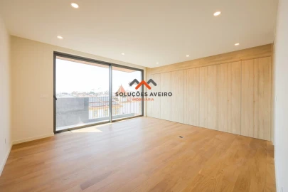 Apartamento T3 para Venda em Glória e Vera Cruz