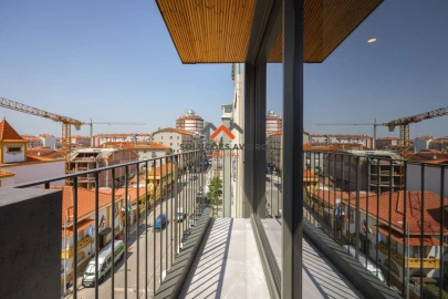 Apartamento T3 para Venda em Glória e Vera Cruz
