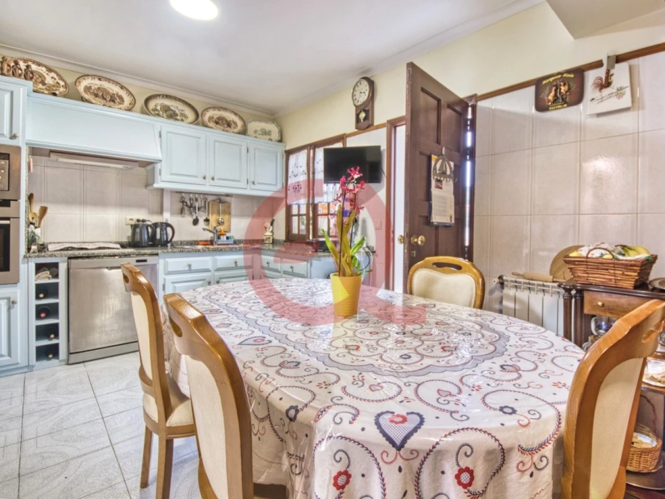 Moradia T4 para Venda em Vila Nova de Anha Foto 6