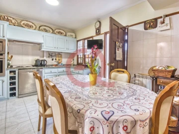 Moradia T4 para Venda em Vila Nova de Anha
