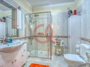 Moradia T4 para Venda em Vila Nova de Anha