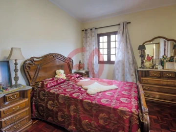 Moradia T4 para Venda em Vila Nova de Anha