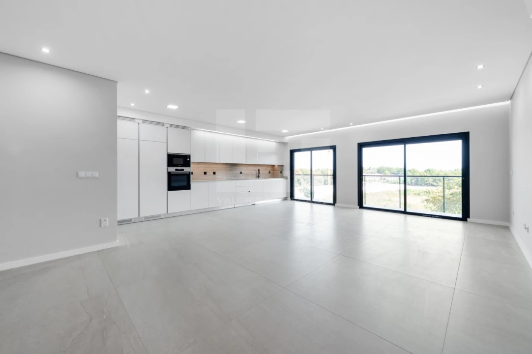 Apartamento T4 para Venda em Repeses e São Salvador Foto 3