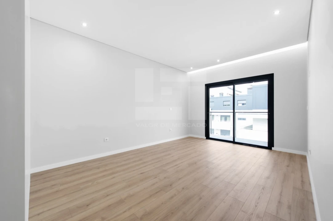 Apartamento T4 para Venda em Repeses e São Salvador Foto 16