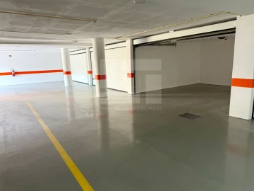 Apartamento T4 para Venda em Repeses e São Salvador