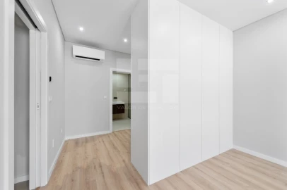 Apartamento T4 para Venda em Repeses e São Salvador