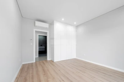 Apartamento T4 para Venda em Repeses e São Salvador