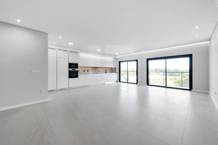 Apartamento T4 para Venda em Repeses e São Salvador Foto 3