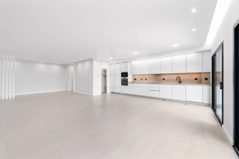 Apartamento T4 para Venda em Repeses e São Salvador Foto 5