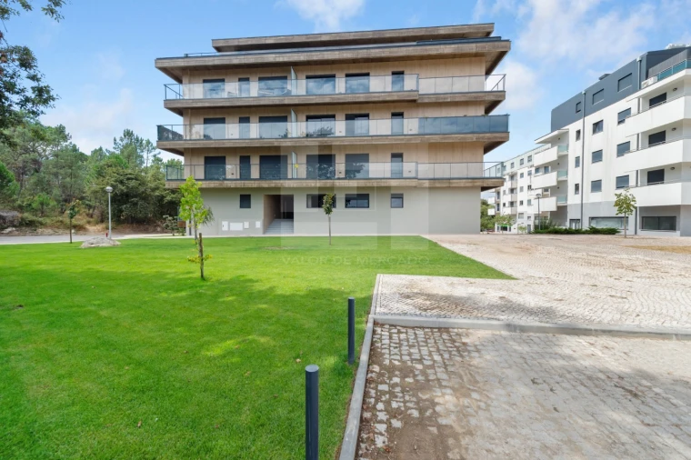 Apartamento T4 para Venda em Repeses e São Salvador Foto 8