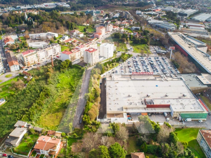 Terreno para Venda em São João da Madeira Foto 2