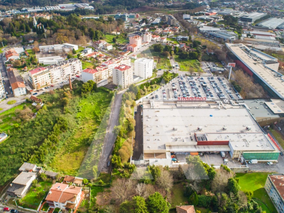 Terreno para Venda em São João da Madeira Foto 2
