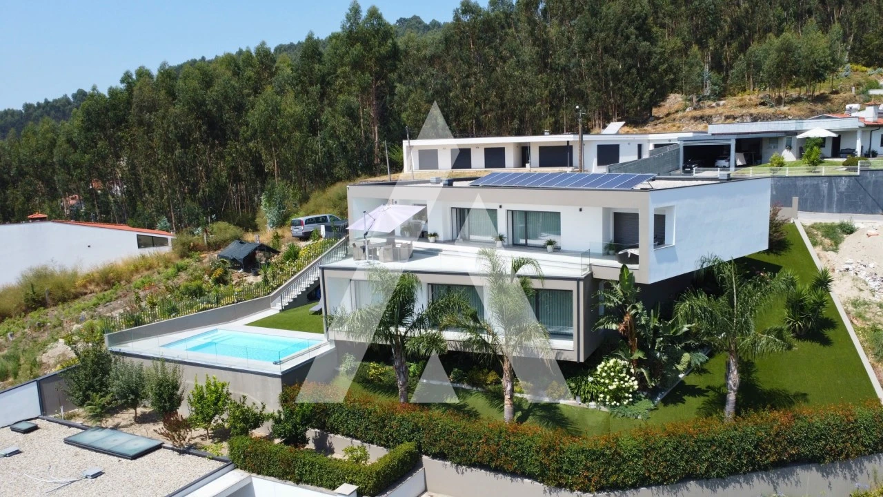 Moradia T4 para Venda em Esqueiros, Nevogilde e Travassós Foto 1