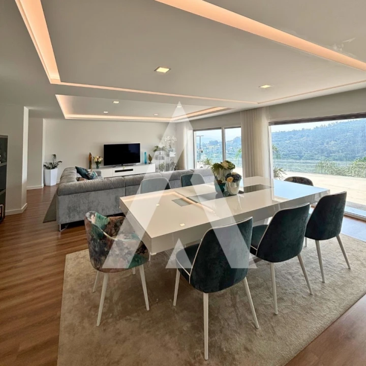 Moradia T4 para Venda em Esqueiros, Nevogilde e Travassós Foto 13