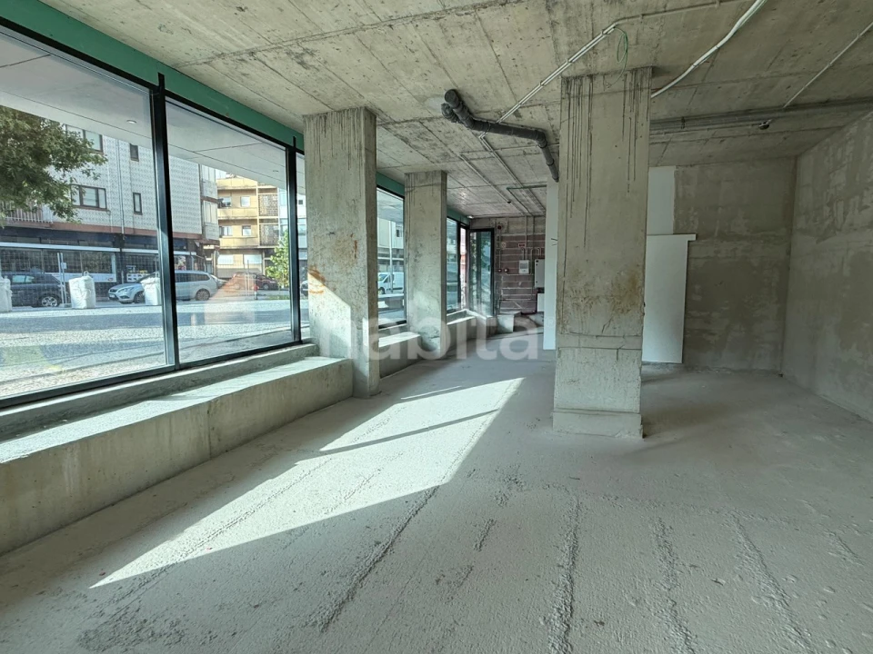 Loja para Arrendamento em Mafamude e Vilar do Paraíso Foto 1