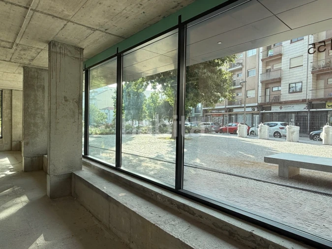 Loja para Arrendamento em Mafamude e Vilar do Paraíso Foto 2