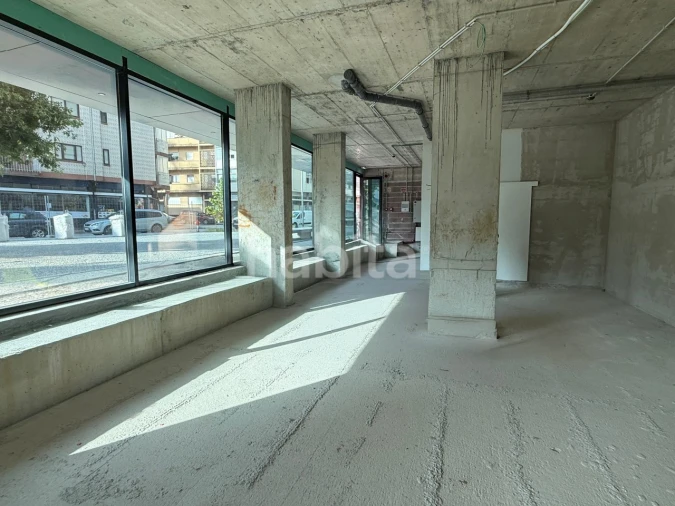 Loja para Arrendamento em Mafamude e Vilar do Paraíso