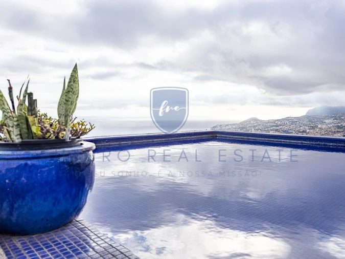 Moradia T4 para Venda em São Gonçalo