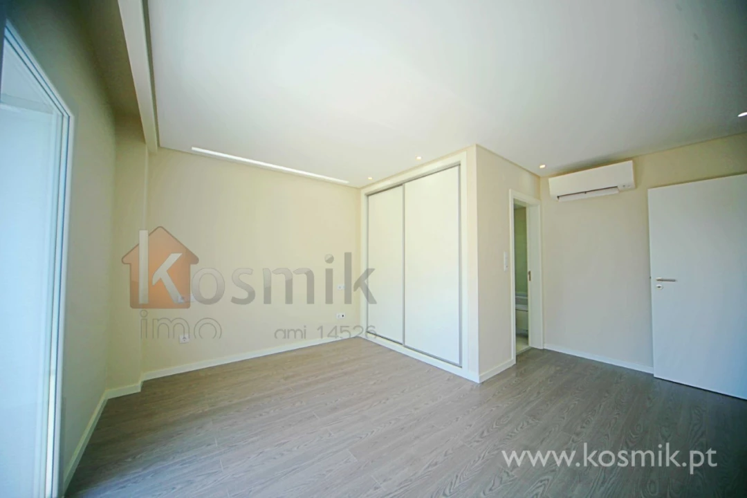 Apartamento T2 para Arrendamento em Póvoa de Santo Adrião e Olival Basto Foto 14