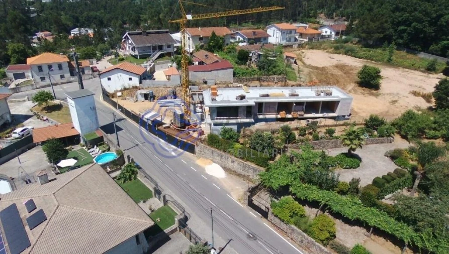 Moradia T3 para Venda em Milheiros de Poiares Foto 3