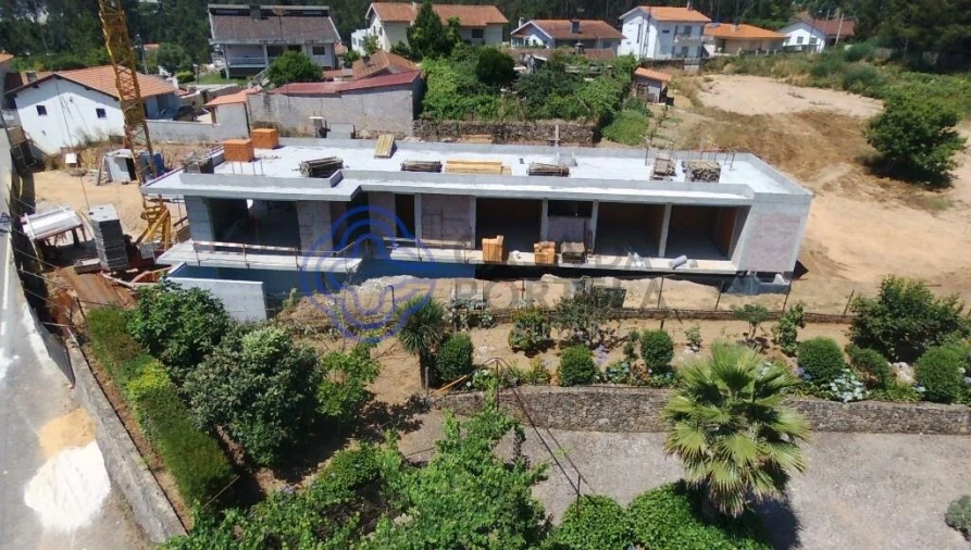 Moradia T3 para Venda em Milheiros de Poiares Foto 2