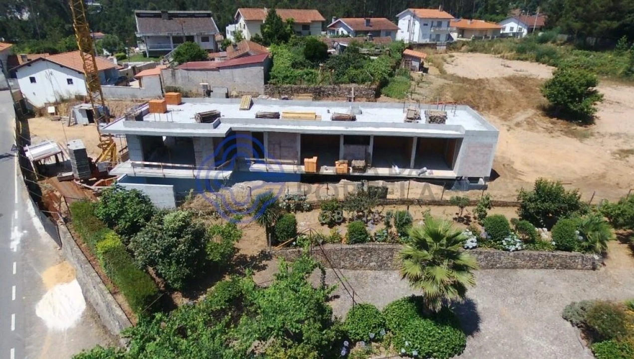 Moradia T3 para Venda em Milheiros de Poiares Foto 1