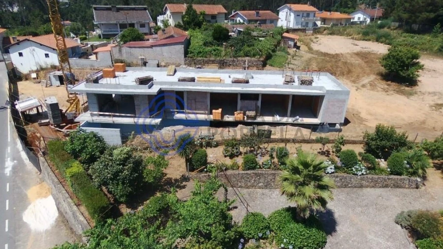 Moradia T3 para Venda em Milheiros de Poiares