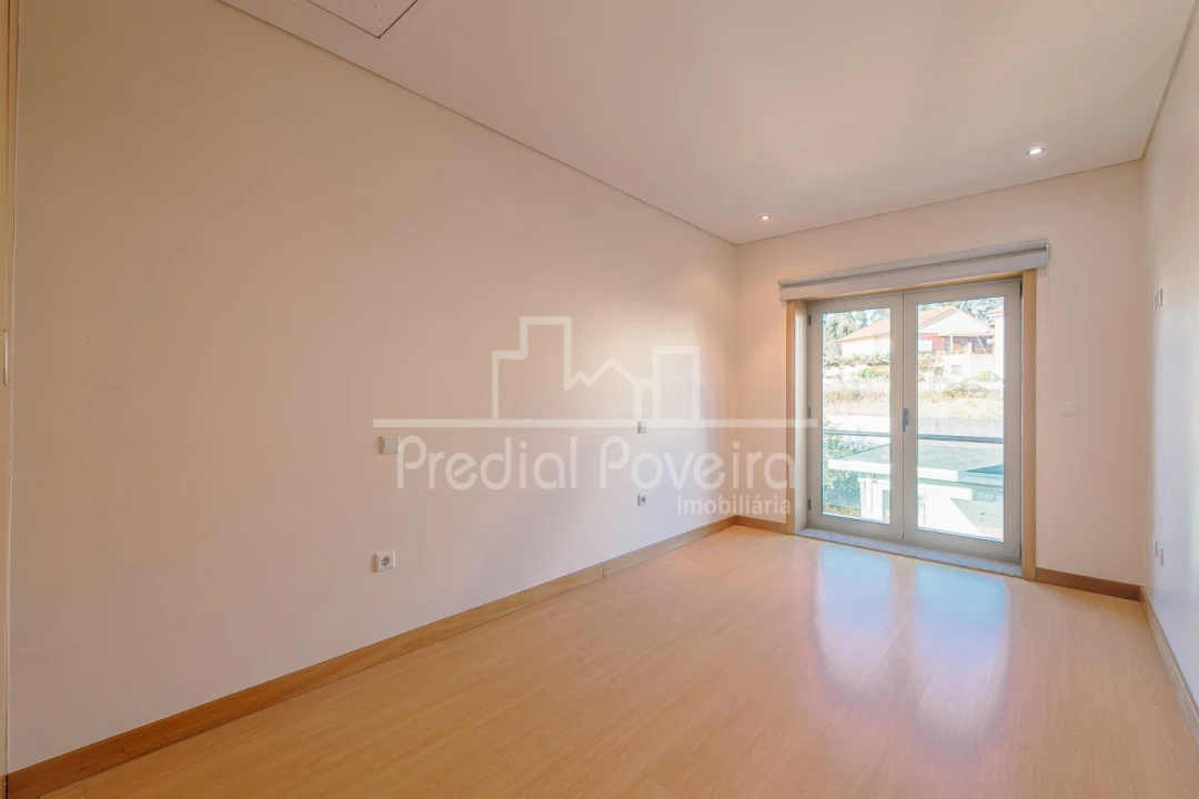 Moradia T3 para Venda em Balazar Foto 9