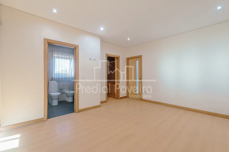 Moradia T3 para Venda em Balazar Foto 14