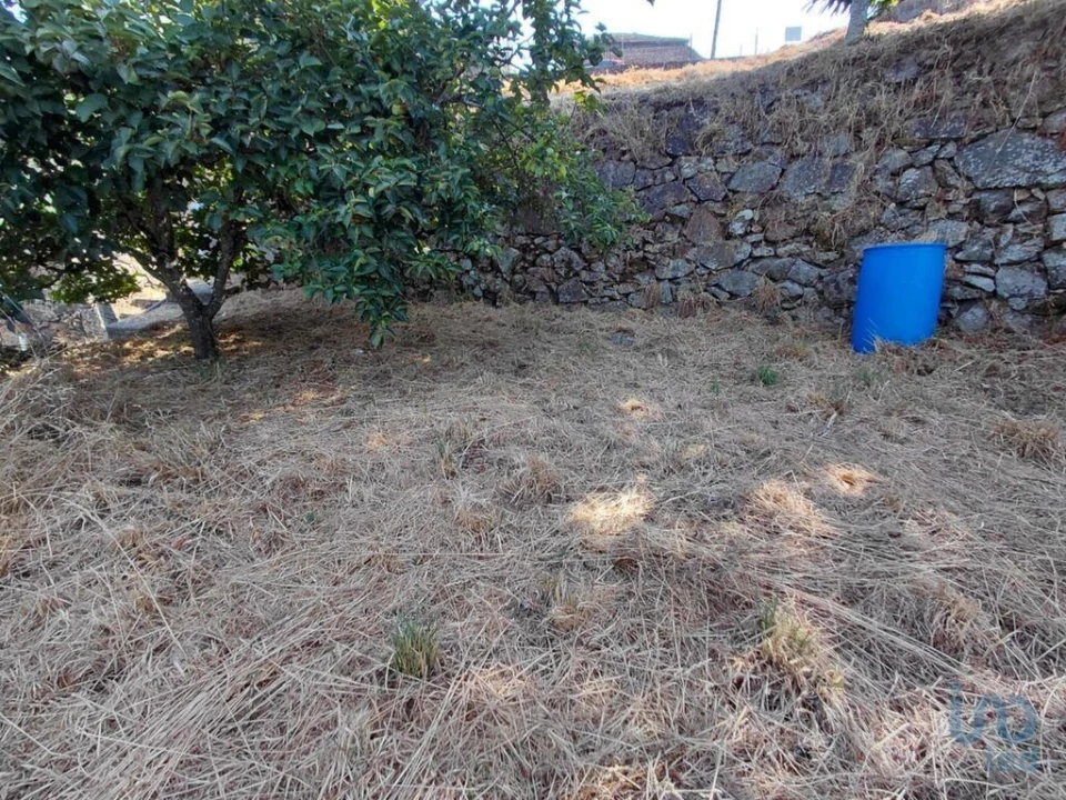 Terreno para Venda em Vila e Roussas Foto 4