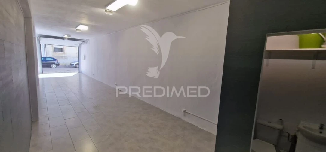 Armazém para Venda em Almada, Cova da Piedade, Pragal e Cacilhas