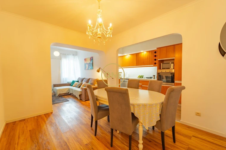 Moradia T4 para Venda em Ponta Delgada (São Pedro) Foto 1