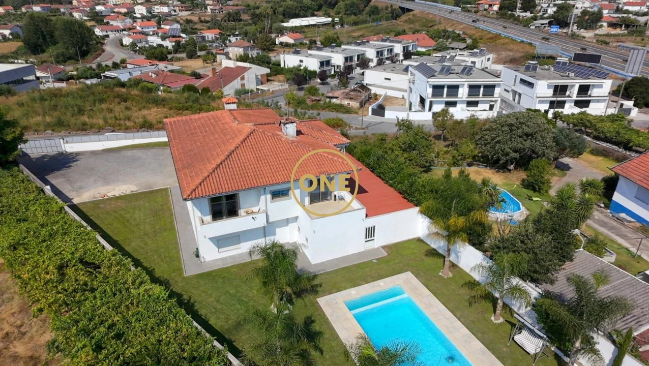 Moradia T3 para Venda em Oliveira (Santa Maria) Foto 3