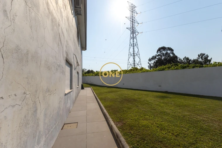 Moradia T3 para Venda em Oliveira (Santa Maria) Foto 33