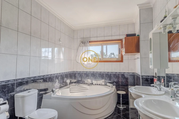 Moradia T3 para Venda em Oliveira (Santa Maria) Foto 18