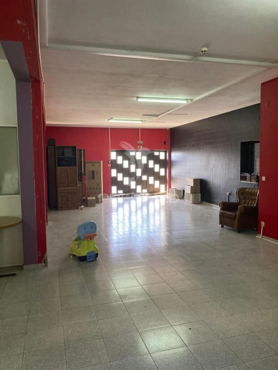 Loja para Arrendamento em Silvares