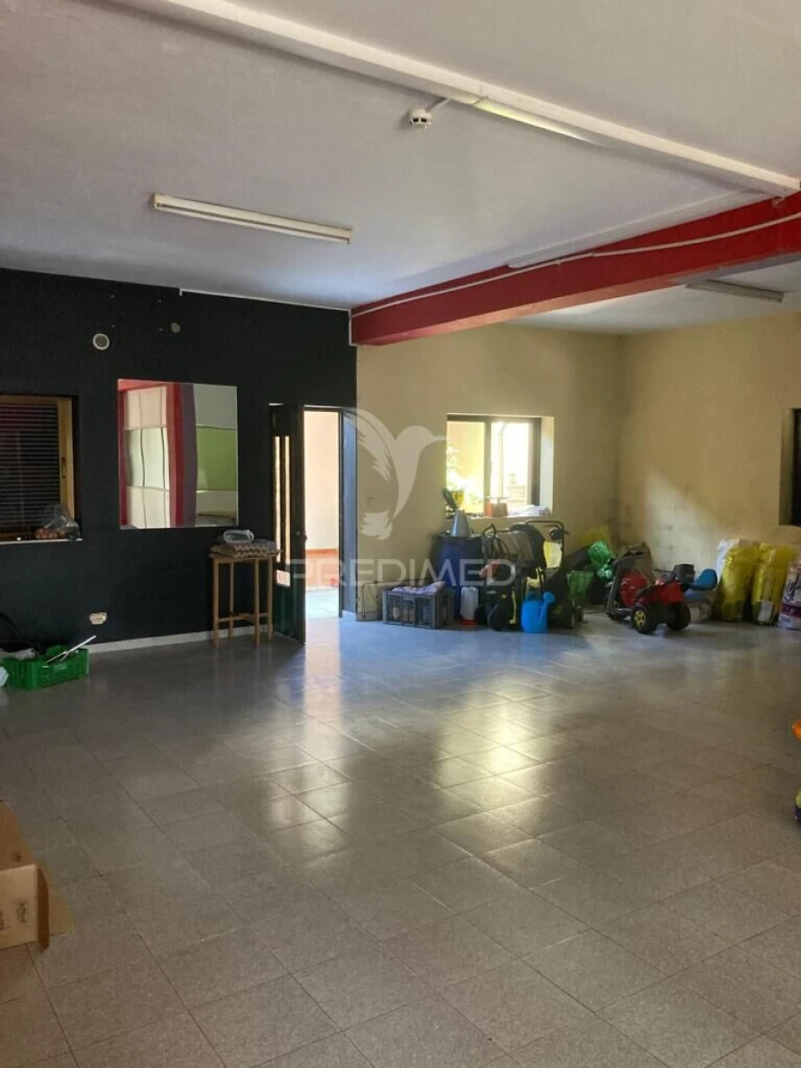 Loja para Arrendamento em Silvares Foto 2