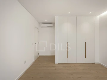 Apartamento T3 para Venda em Carcavelos e Parede
