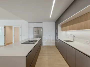 Apartamento T3 para Venda em Carcavelos e Parede