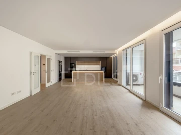 Apartamento T3 para Venda em Carcavelos e Parede