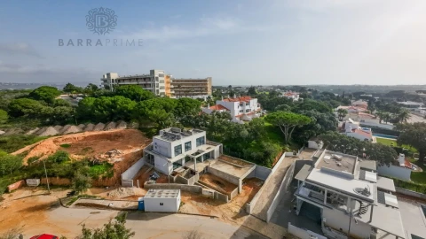 Moradia T4 para Venda em Albufeira e Olhos de Água