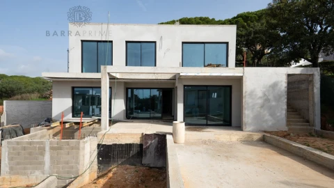Moradia T4 para Venda em Albufeira e Olhos de Água