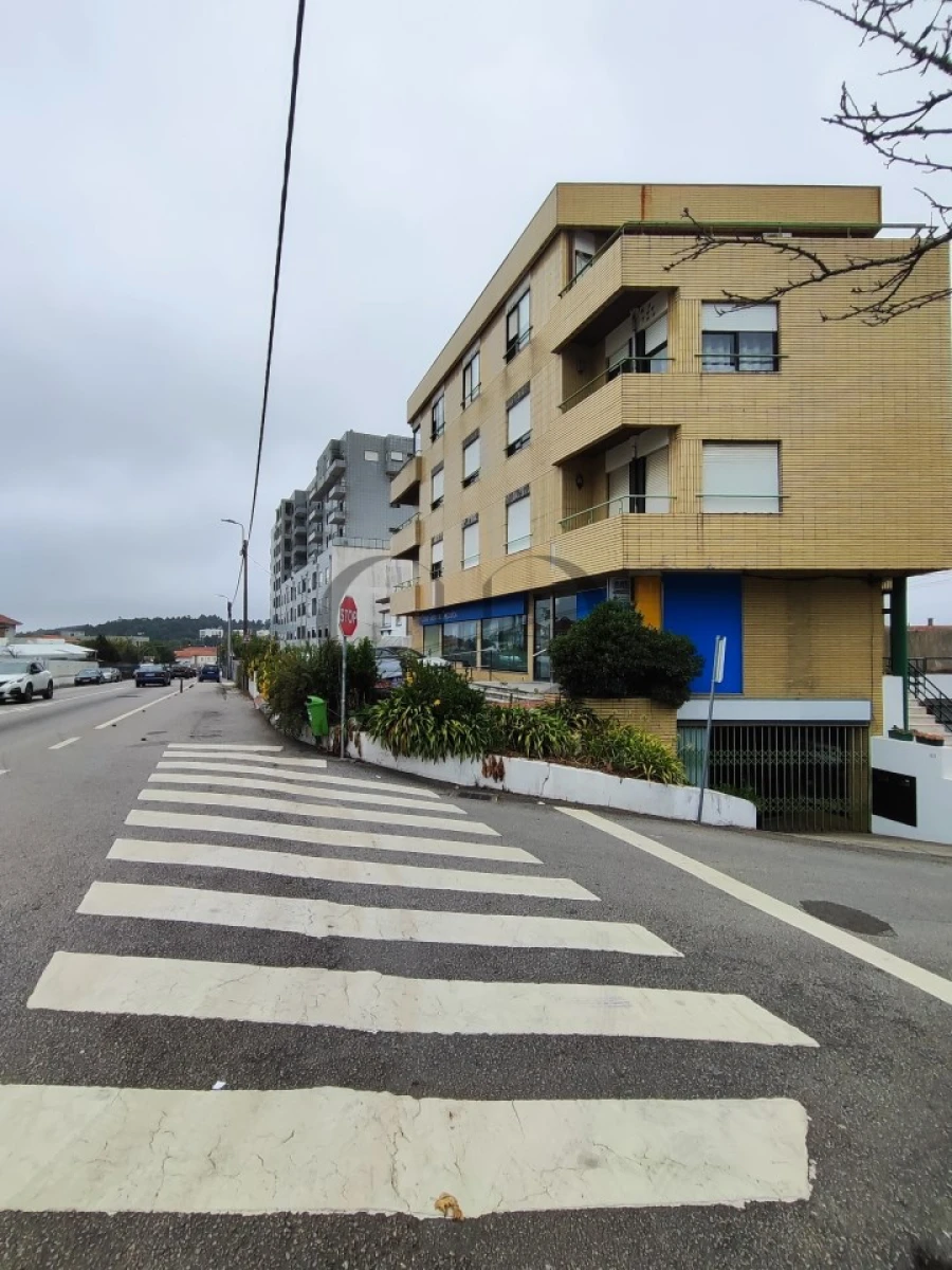 Loja para Venda em Pedroso e Seixezelo Foto 1