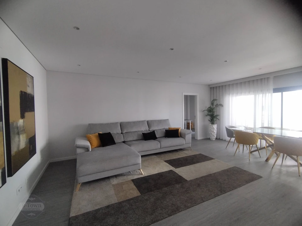 Apartamento T4 para Venda em Quelfes Foto 3