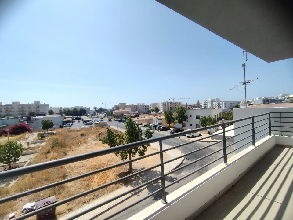 Apartamento T4 para Venda em Quelfes Foto 14