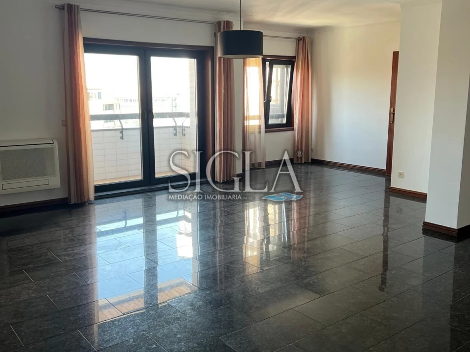 Apartamento T4 para Arrendamento em Mafamude e Vilar do Paraíso Foto 2